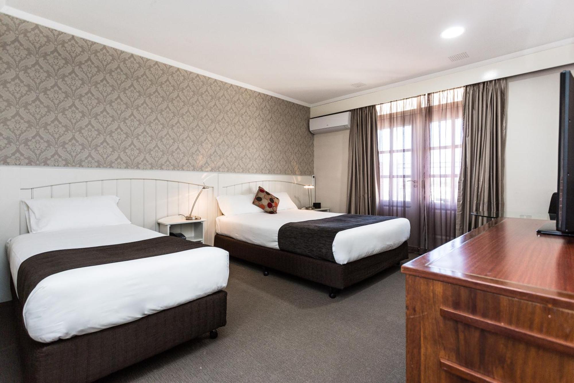 Country Comfort Amity 4*